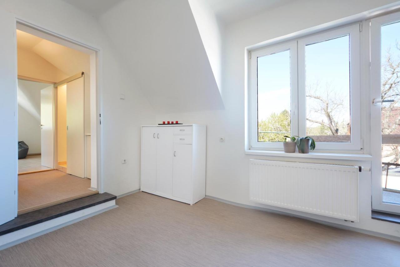 Apartmany Jevany Εξωτερικό φωτογραφία