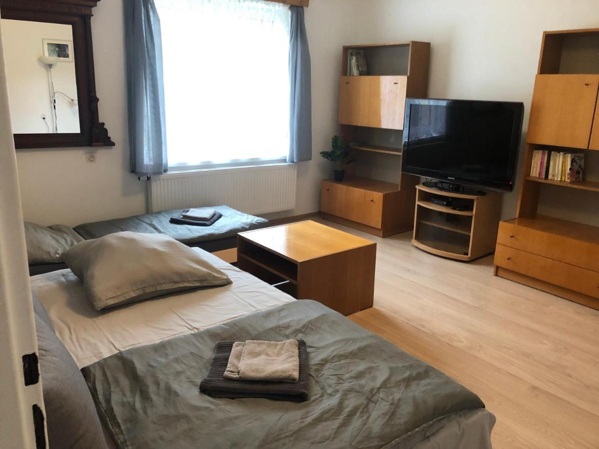 Apartmany Jevany Εξωτερικό φωτογραφία
